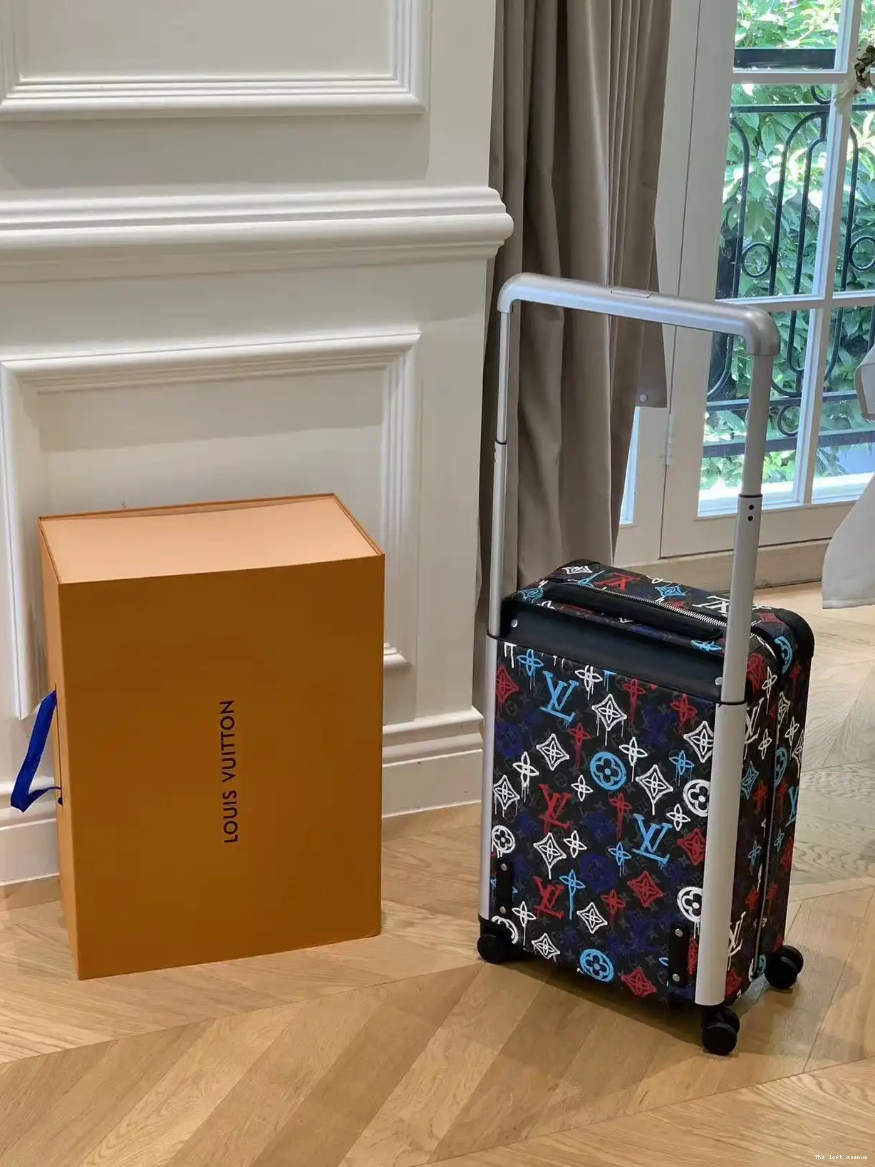CABIN CUSTOM 55 GRAFFITI HORIZON 37L SUITCASE 0606
